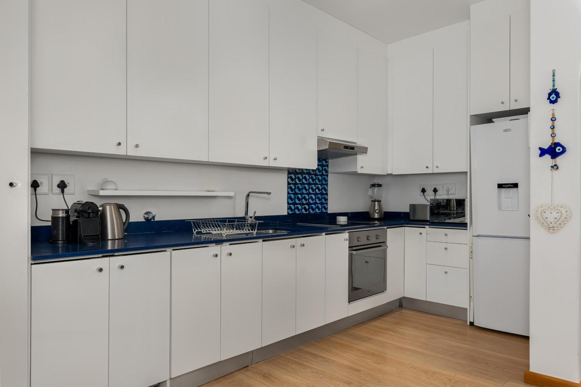 Apartment Greek In Clifton With Sea & Mountain Views *