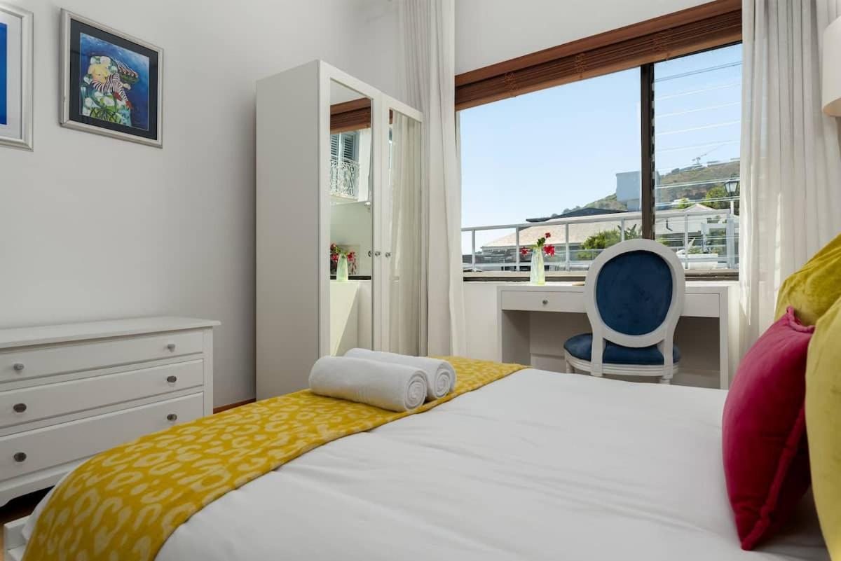 Greek In Clifton With Sea & Mountain Views *