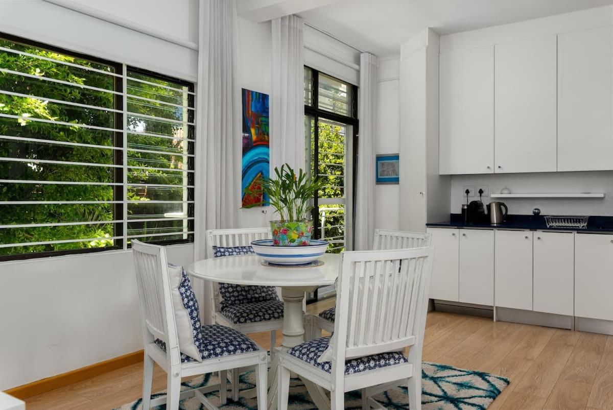 Greek In Clifton With Sea & Mountain Views Apartment *